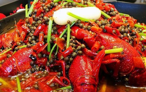 美食精選 四道經(jīng)典菜品的烹飪藝術(shù)